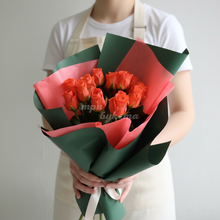 15 оранжевых роз в бумаге