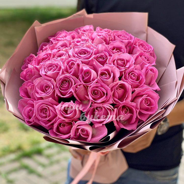 Букет из розовых роз (крупный план)