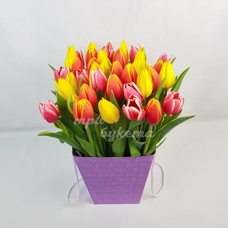 Тюльпаны в коробке