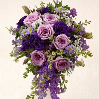Букет невесты из маттиолы и розовых роз «Первоцвет»
