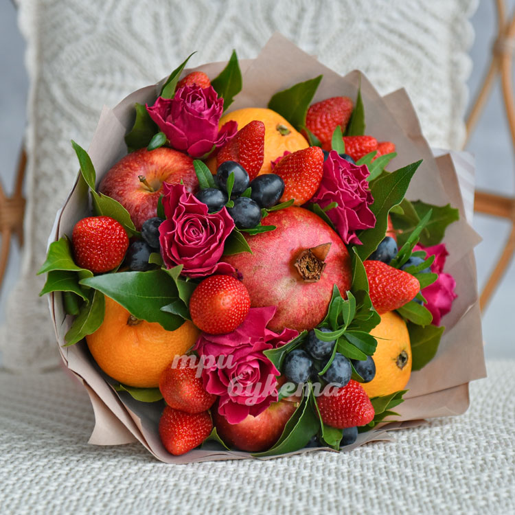 Фруктовый букет с розами